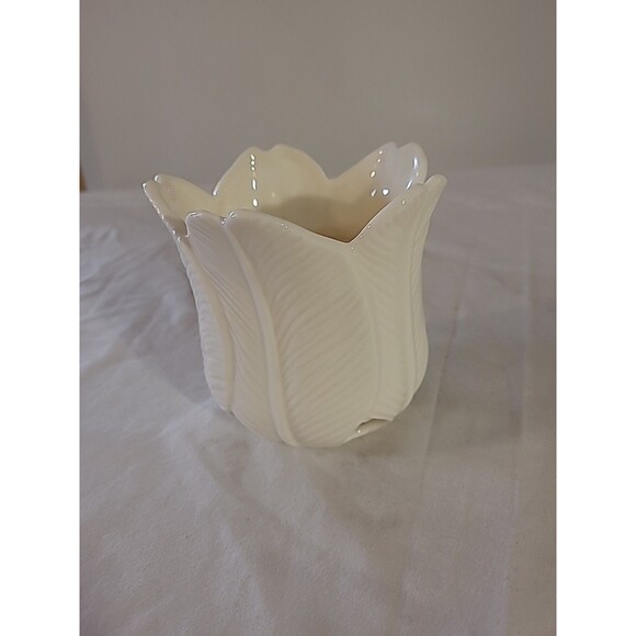 Partylite Ivory Lotus Ceramic Candleholder With Candle - Picture 2 of 9